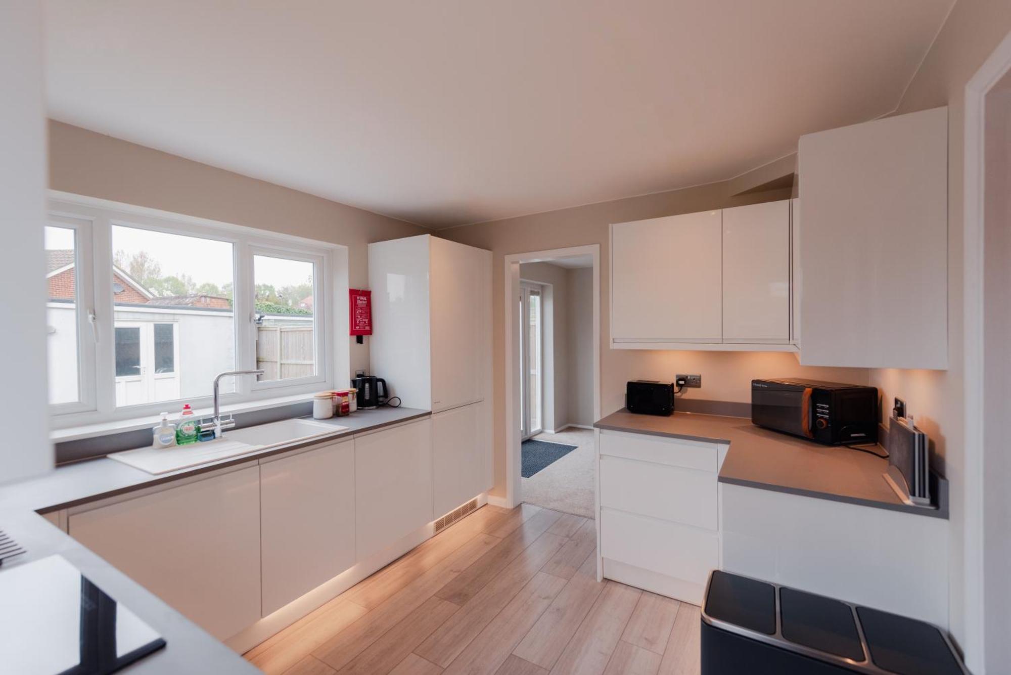 Luxury Recently Renovated 3 Bedroom Home In Sandwich Kent Exterior photo