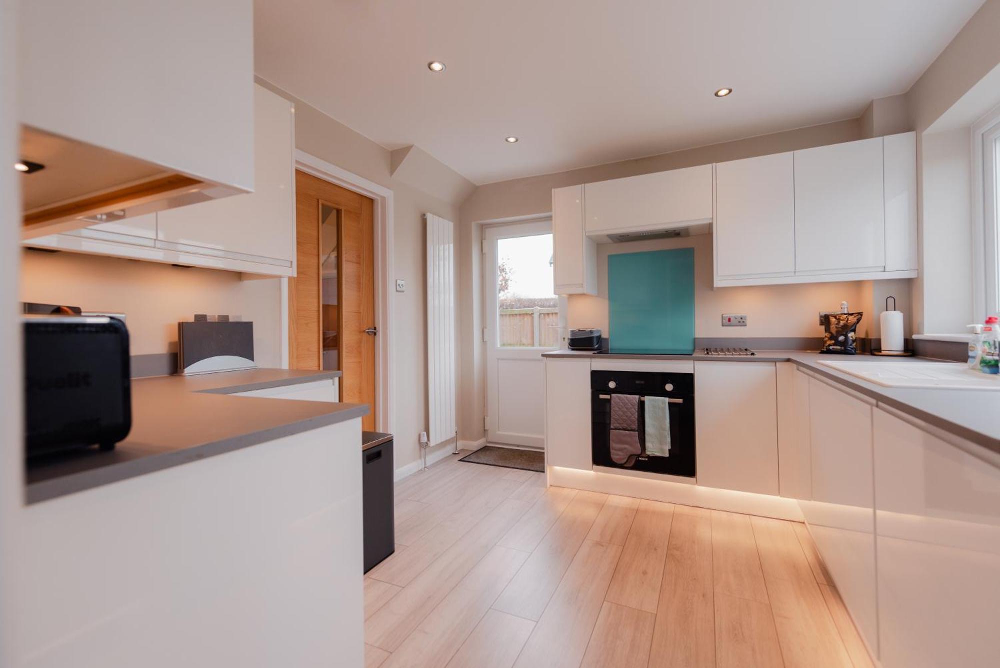 Luxury Recently Renovated 3 Bedroom Home In Sandwich Kent Exterior photo